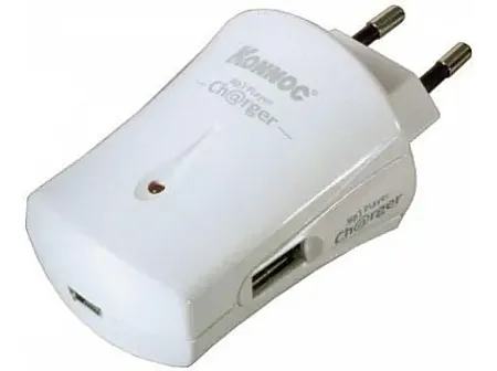 Τριπλός Φορτιστής Usb Konnoc MPO-303 για συσκευές που επαναφορτίζονται μέσω USB. μικρού μεγέθους, έχει δυο κανονικές εξόδους USB και μια mini USB